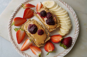 DESAYUNO PROTEICO COMPLETO CON BUDÍN Y FRUTAS