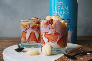 PARFAIT PROTEICO DE YOGURT, LIMÓN Y FRUTOS ROJOS