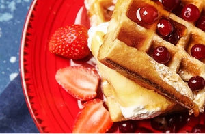WAFFLES DE MANZANA Y ZANAHORIA CON YOGUR Y FRUTOS ROJOS