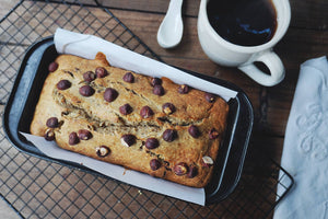 BANANA BREAD CON CHOCOLATE Y AVELLANAS