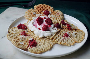 WAFFLES DE BANANO PROTEICOS CON FRAMBUESAS